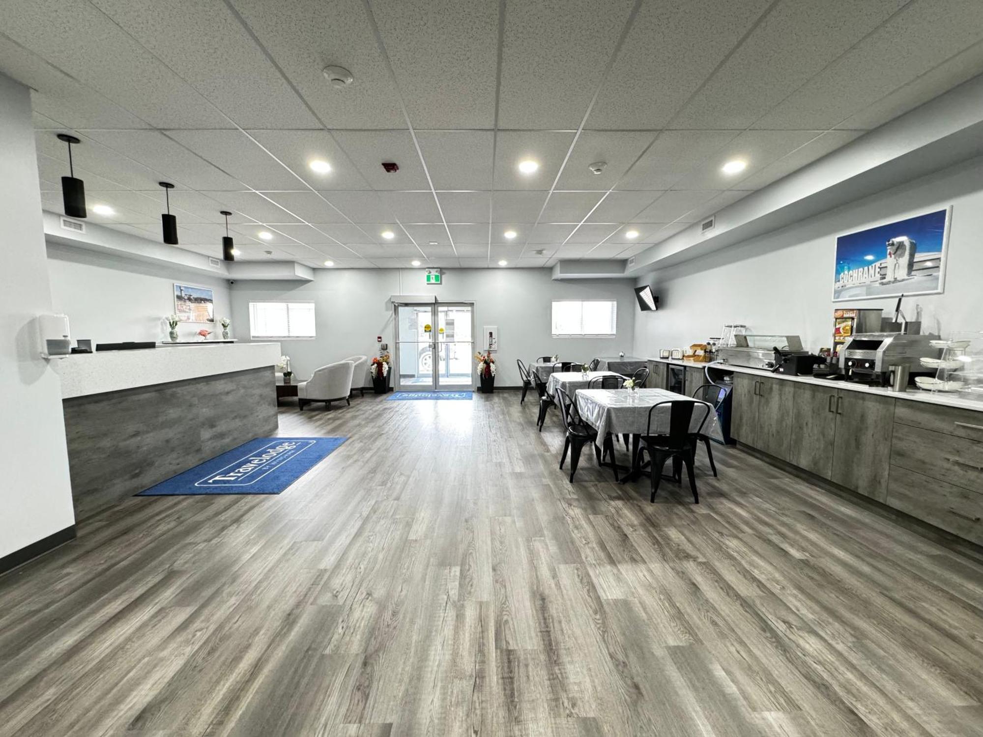 Travelodge By Wyndham Cochrane Esterno foto