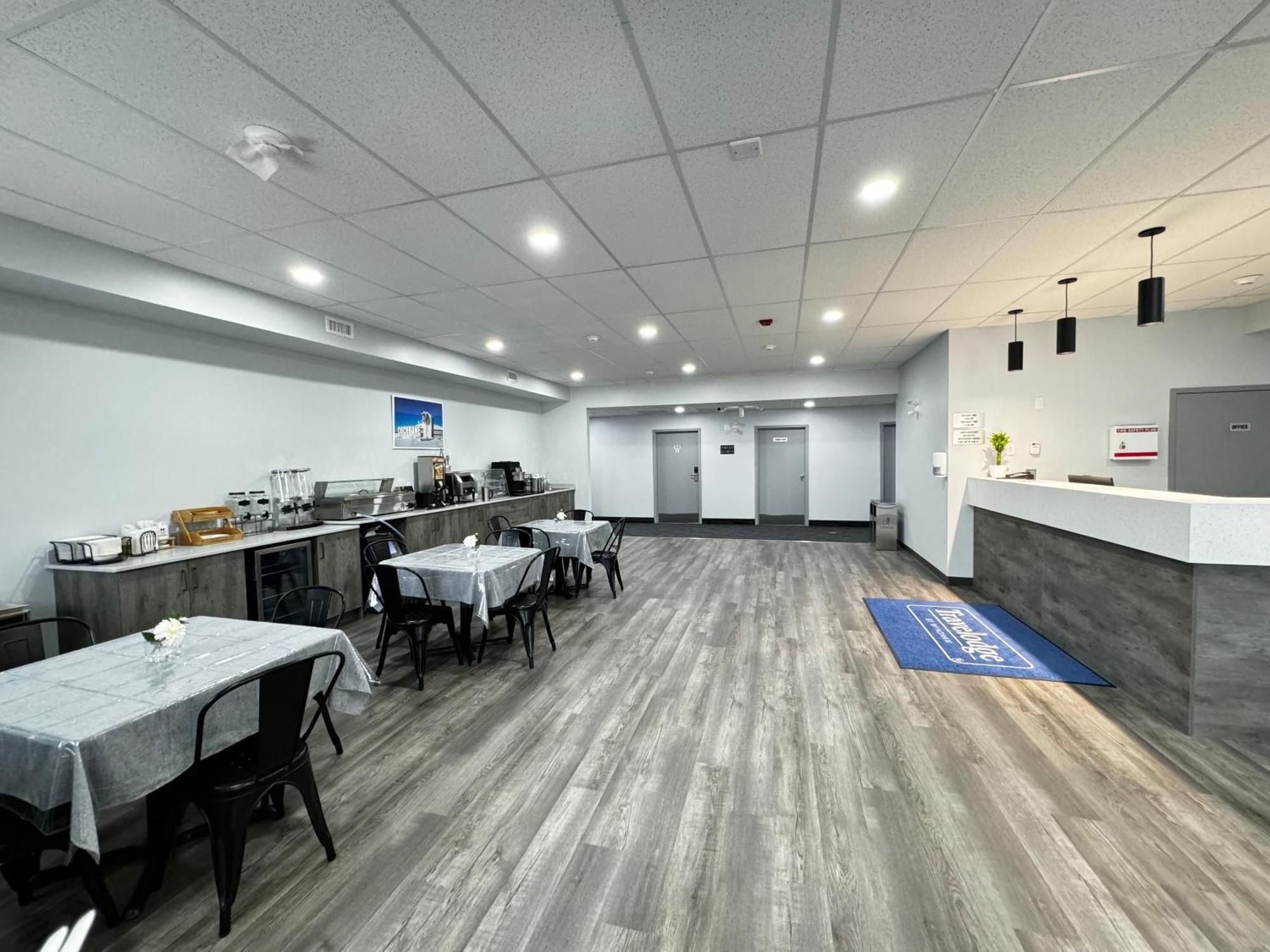 Travelodge By Wyndham Cochrane Esterno foto