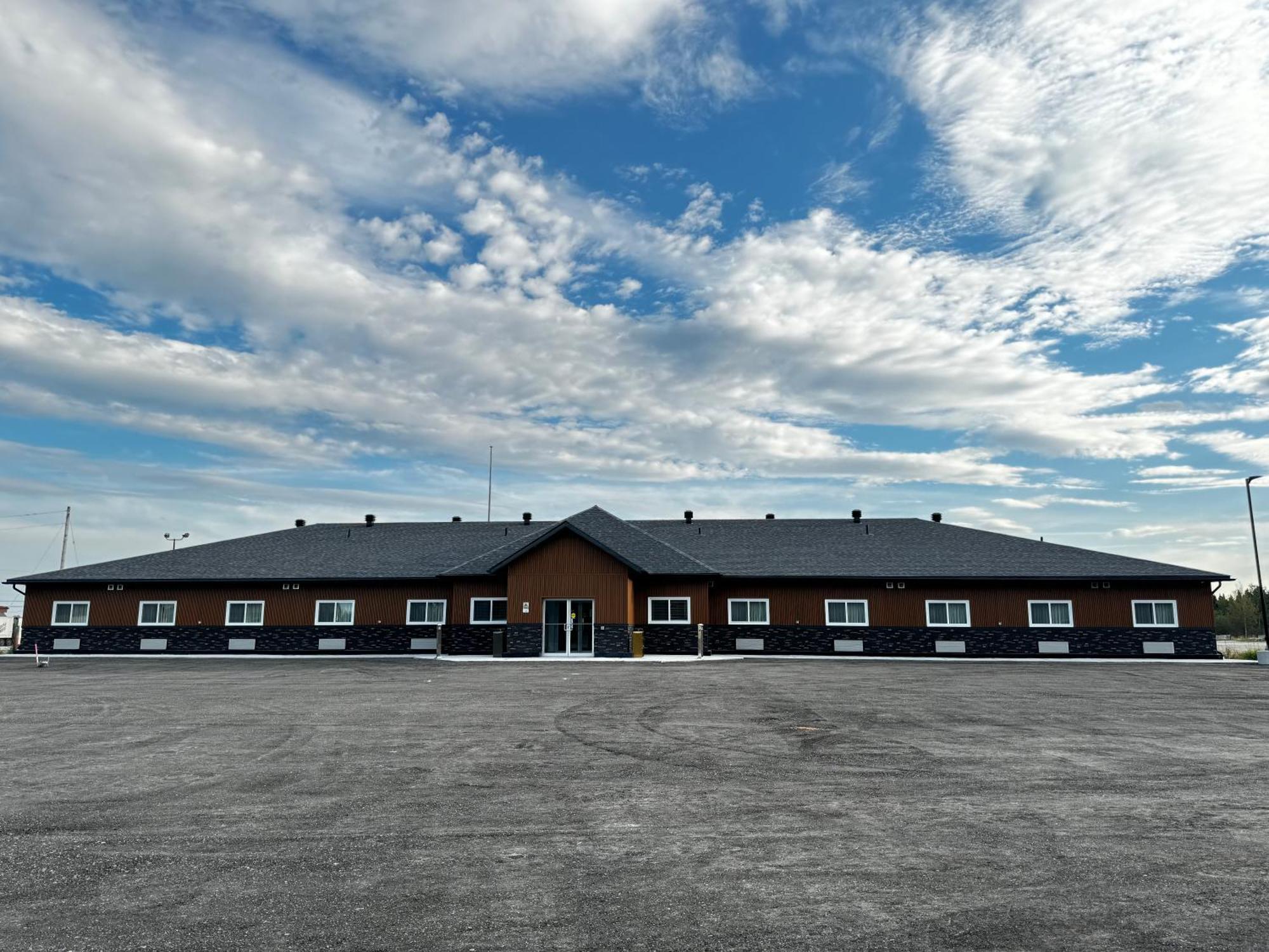 Travelodge By Wyndham Cochrane Esterno foto