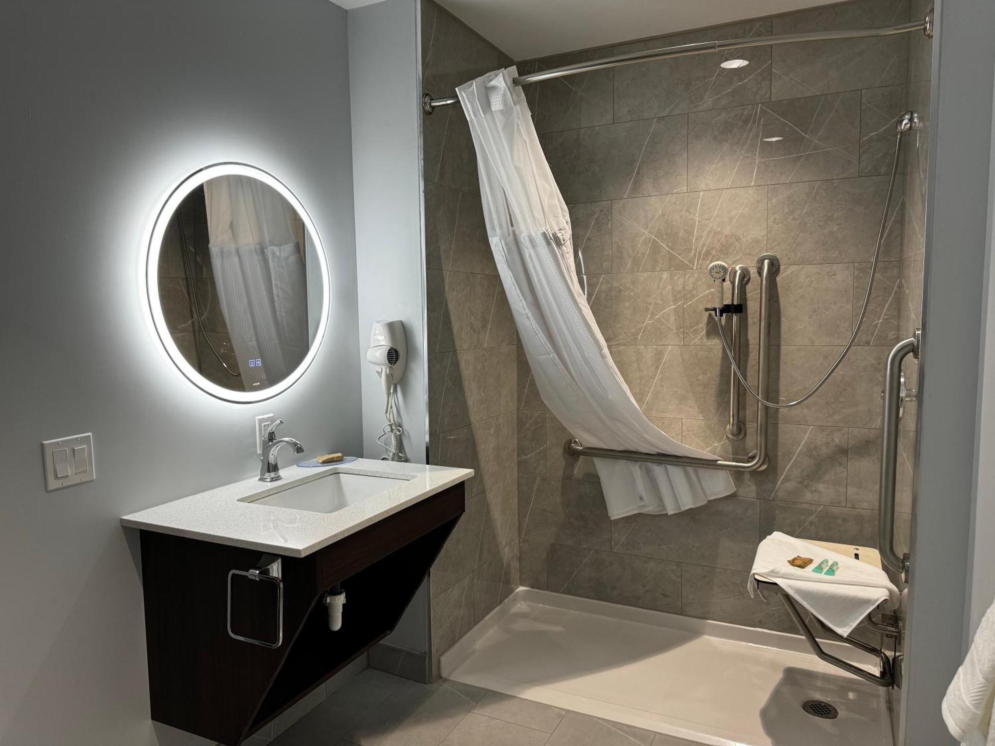 Travelodge By Wyndham Cochrane Esterno foto