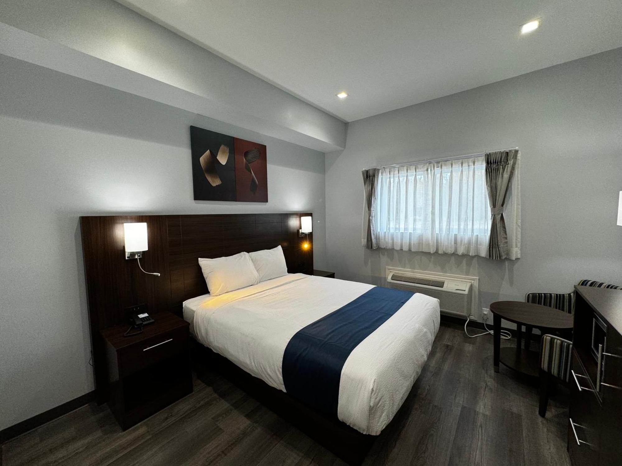 Travelodge By Wyndham Cochrane Esterno foto