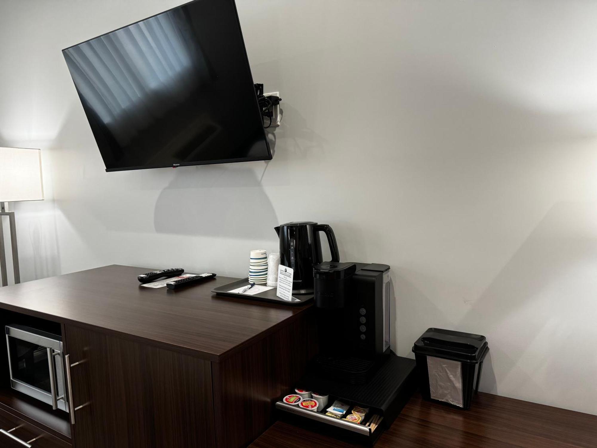 Travelodge By Wyndham Cochrane Esterno foto