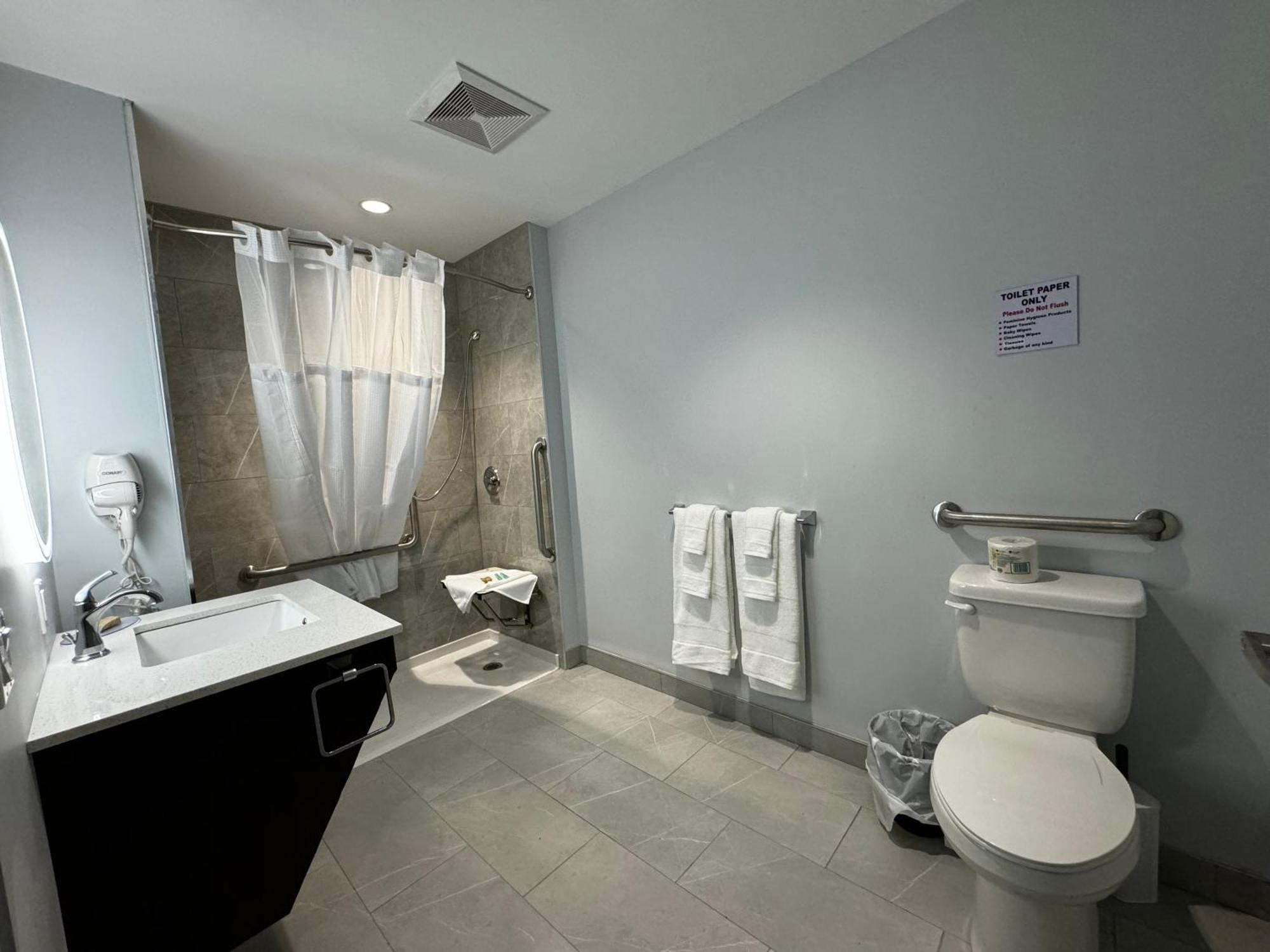 Travelodge By Wyndham Cochrane Esterno foto