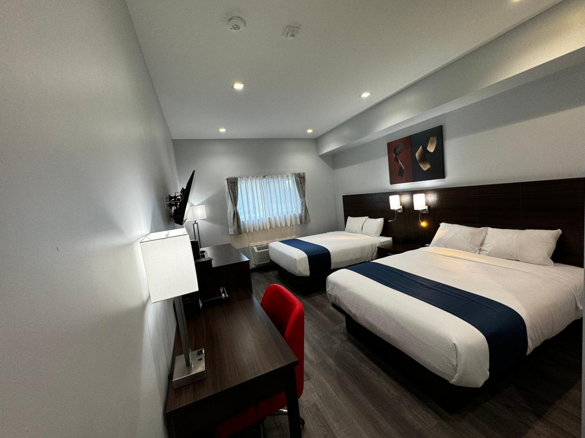 Travelodge By Wyndham Cochrane Esterno foto