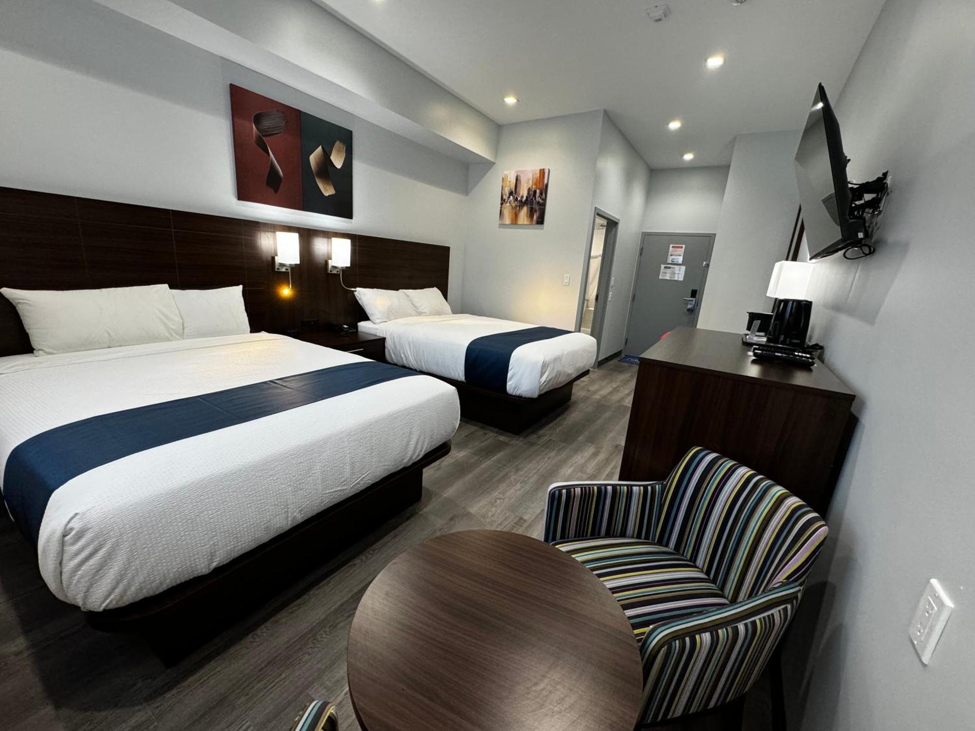 Travelodge By Wyndham Cochrane Esterno foto