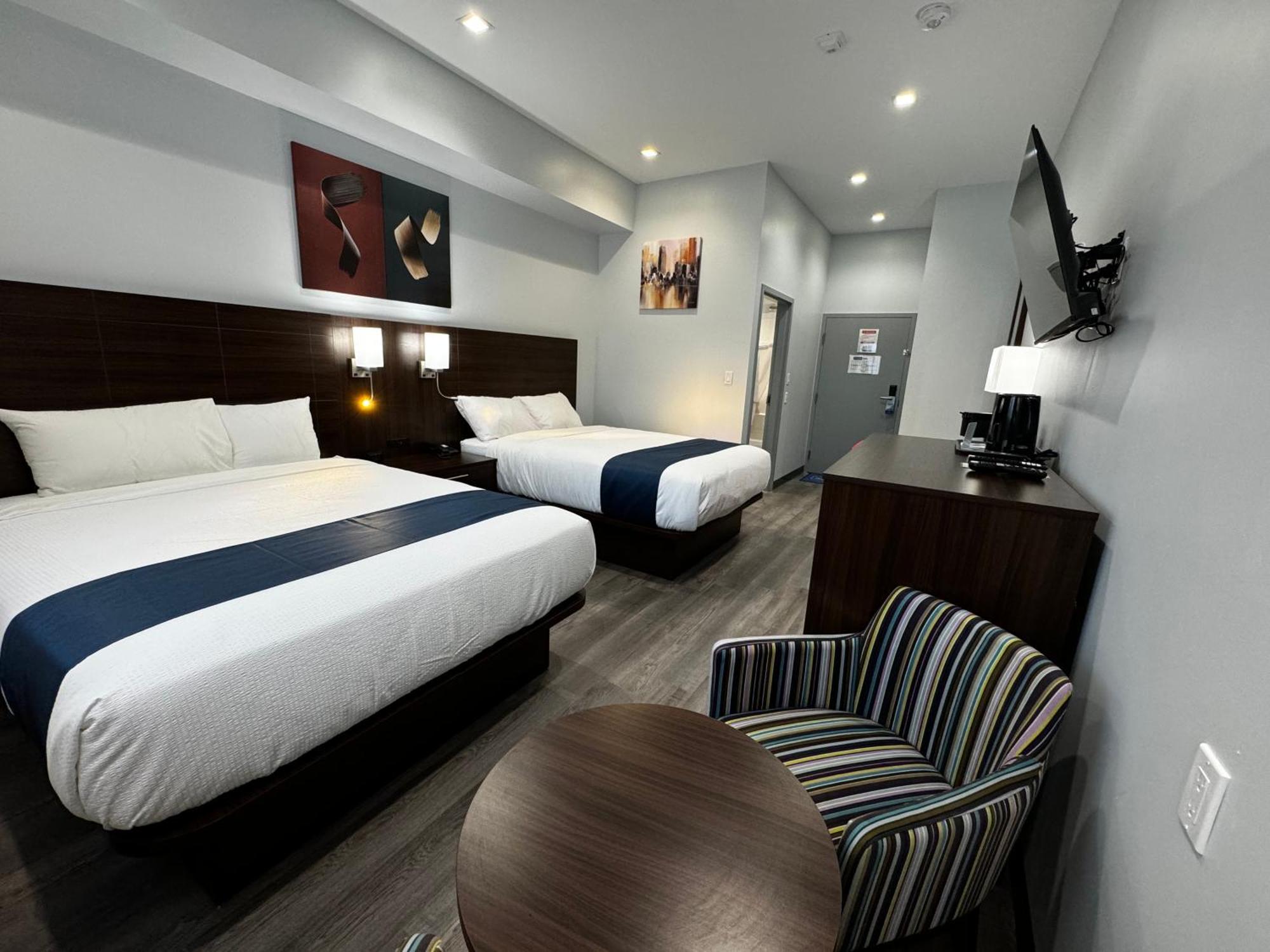 Travelodge By Wyndham Cochrane Esterno foto