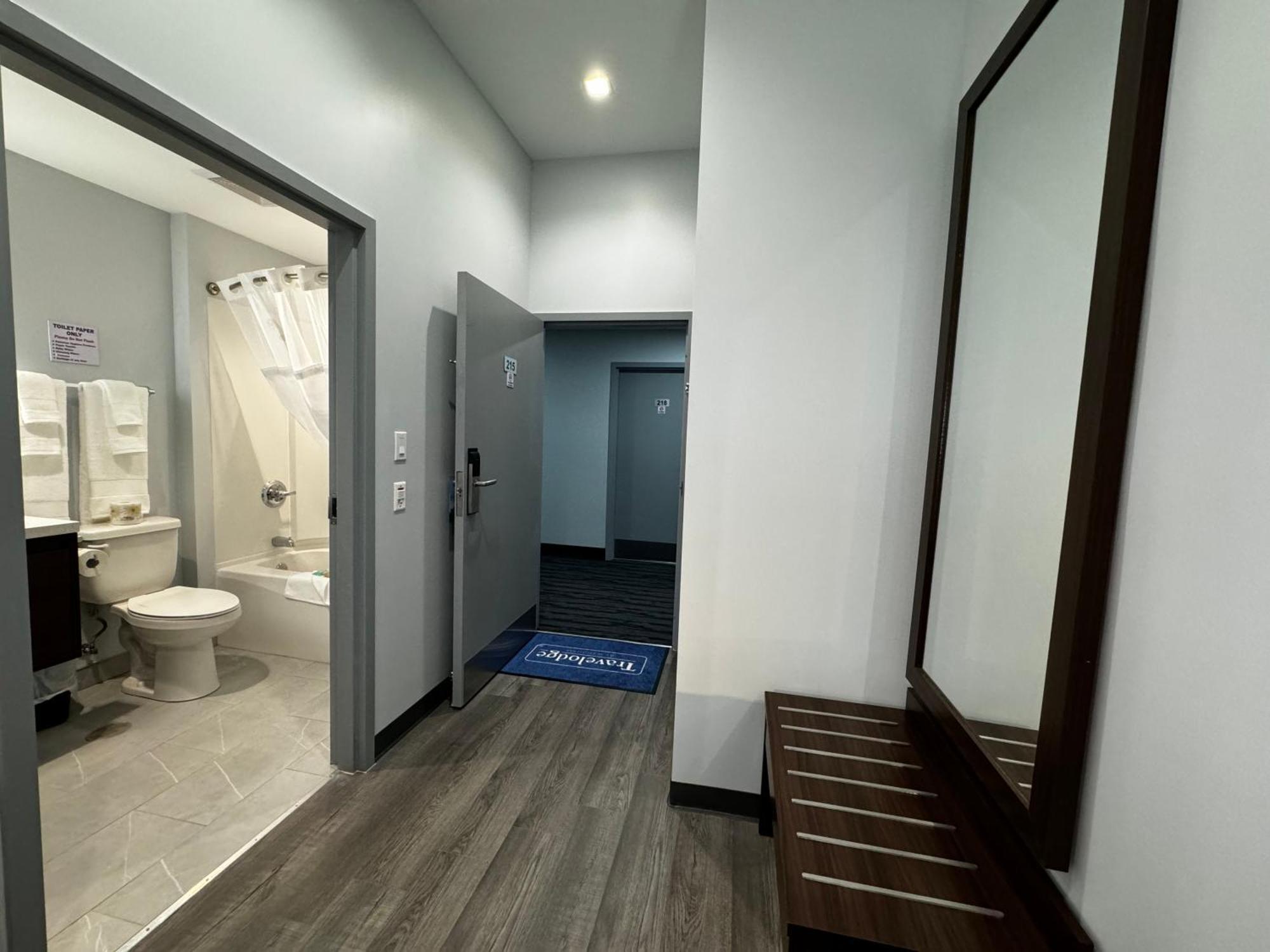 Travelodge By Wyndham Cochrane Esterno foto