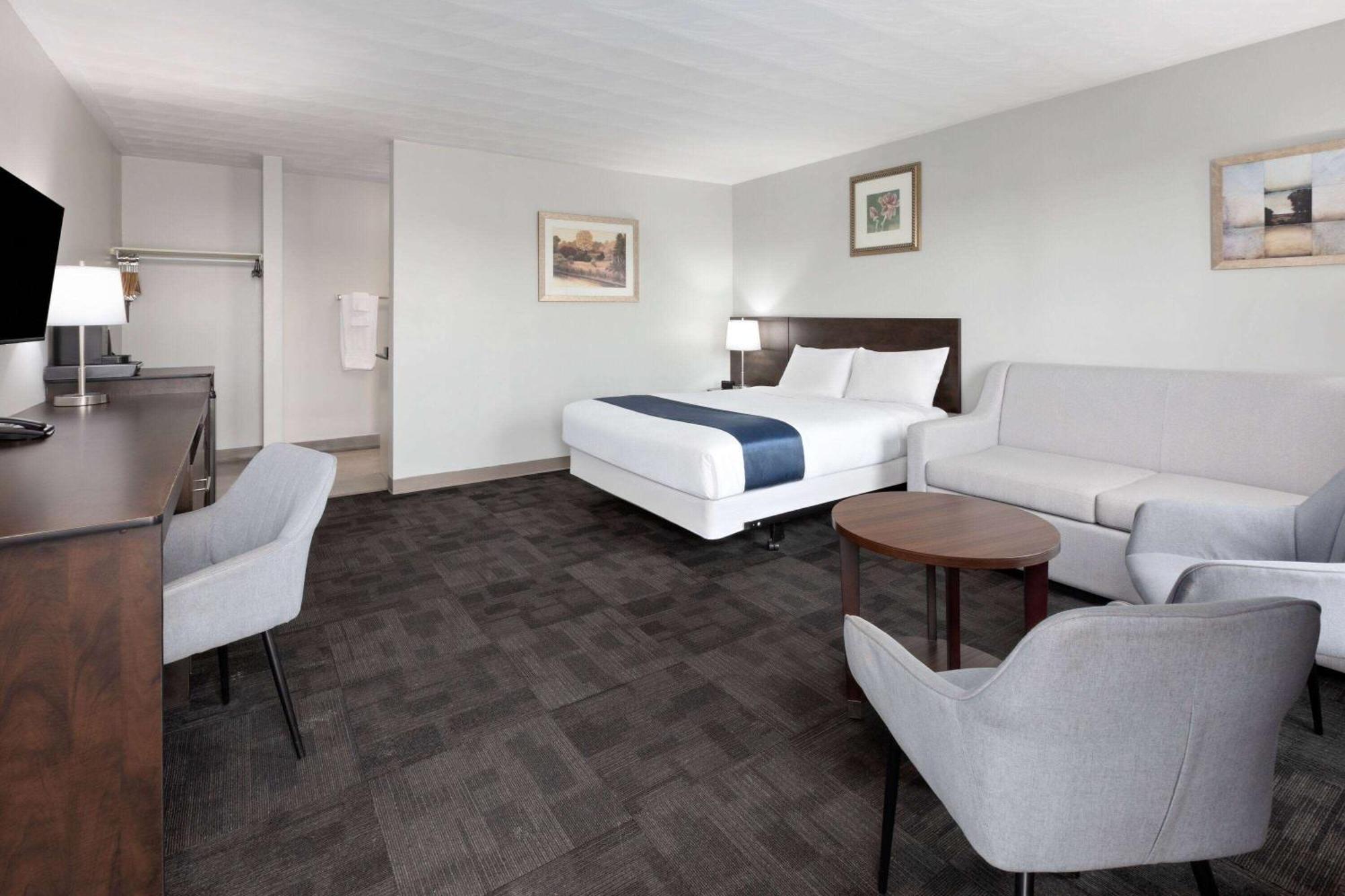Travelodge By Wyndham Cochrane Esterno foto