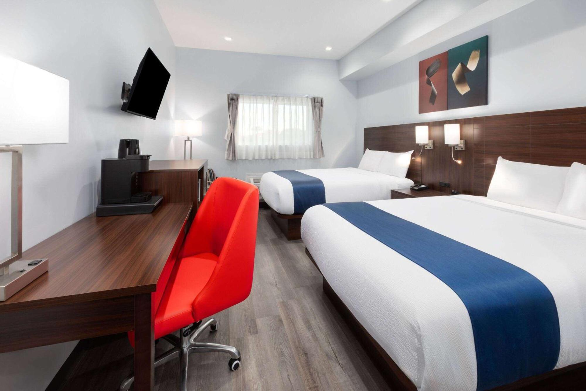 Travelodge By Wyndham Cochrane Esterno foto
