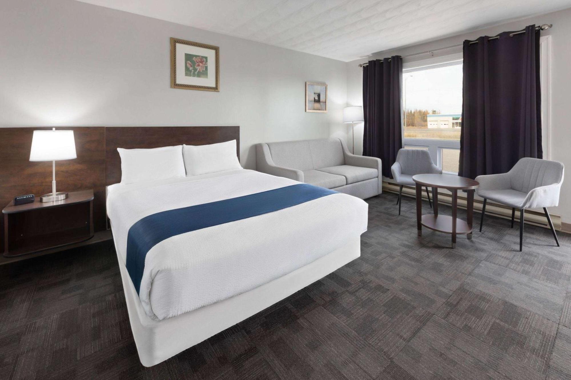 Travelodge By Wyndham Cochrane Esterno foto