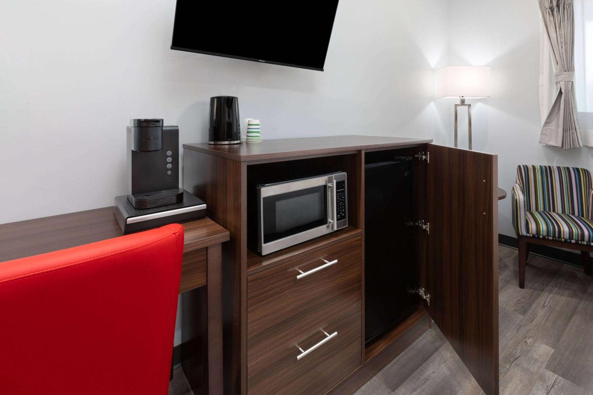 Travelodge By Wyndham Cochrane Esterno foto