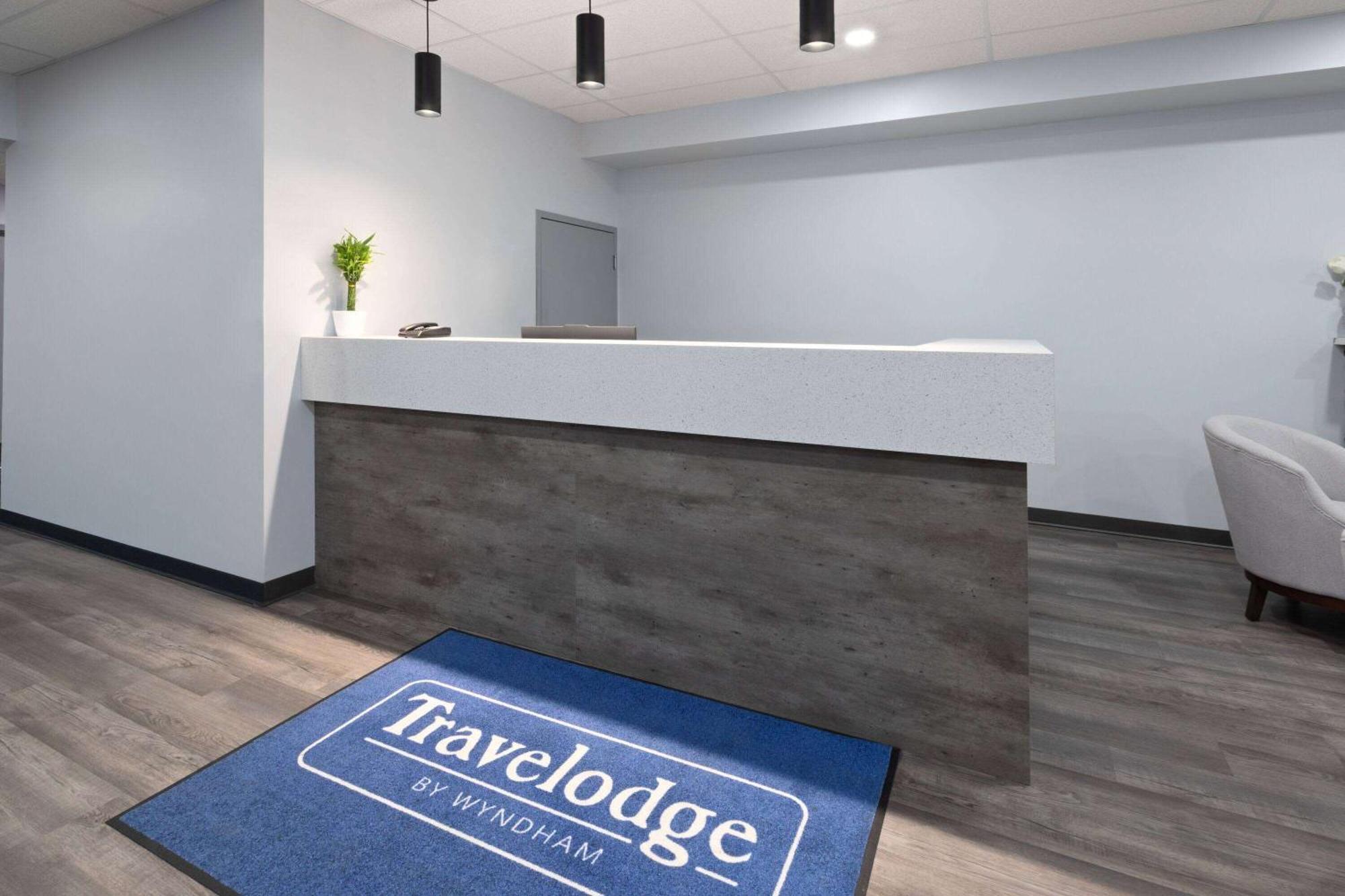 Travelodge By Wyndham Cochrane Esterno foto