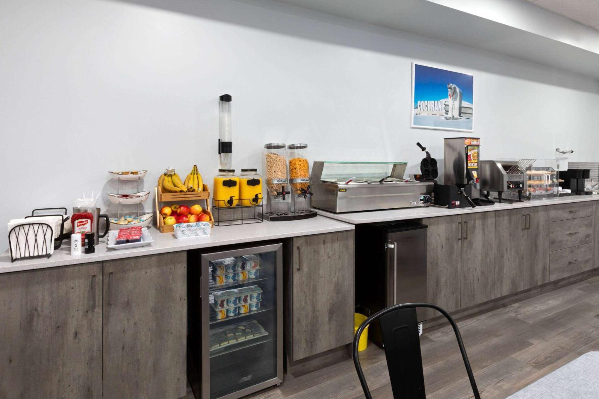 Travelodge By Wyndham Cochrane Esterno foto