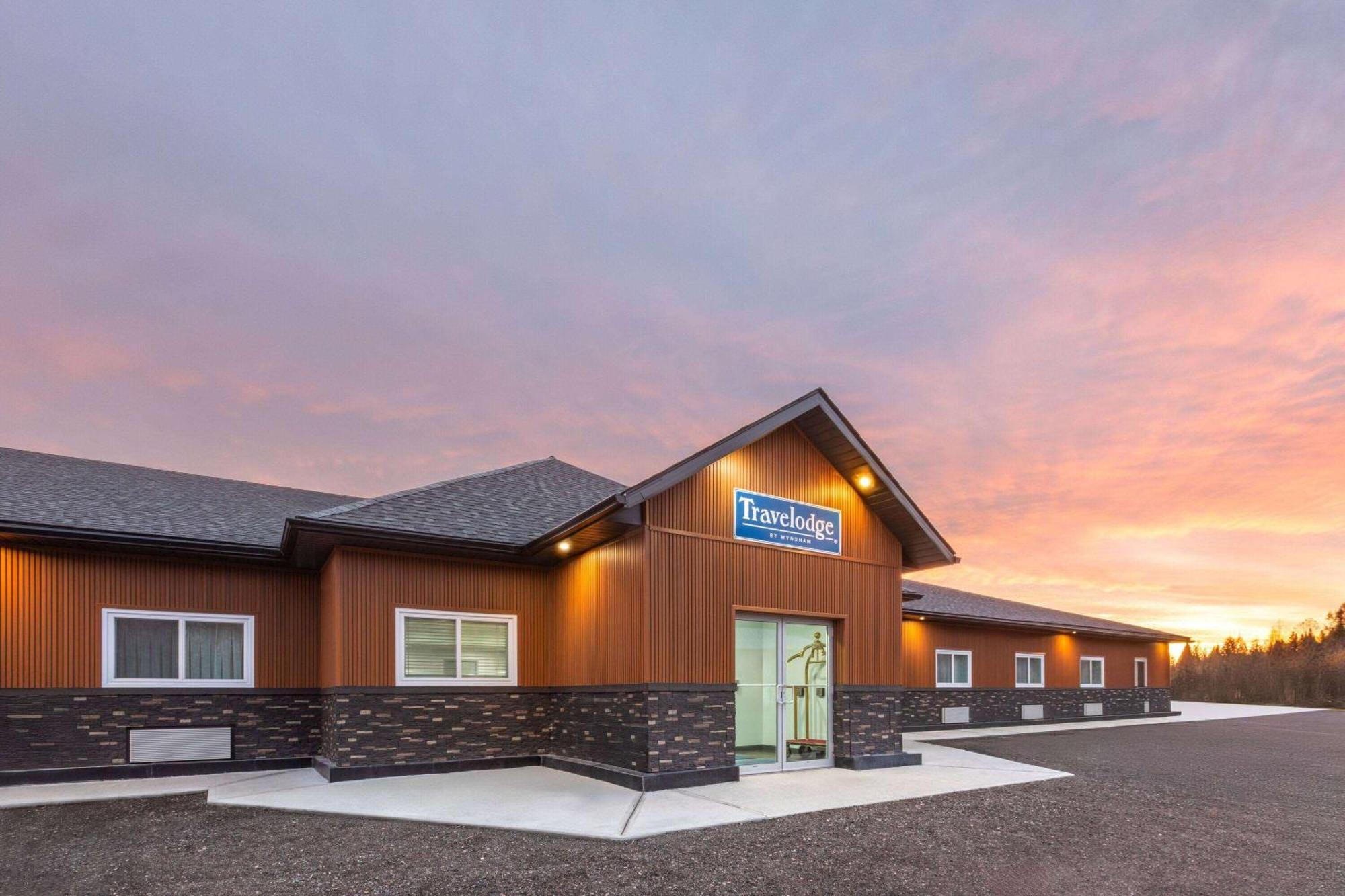 Travelodge By Wyndham Cochrane Esterno foto
