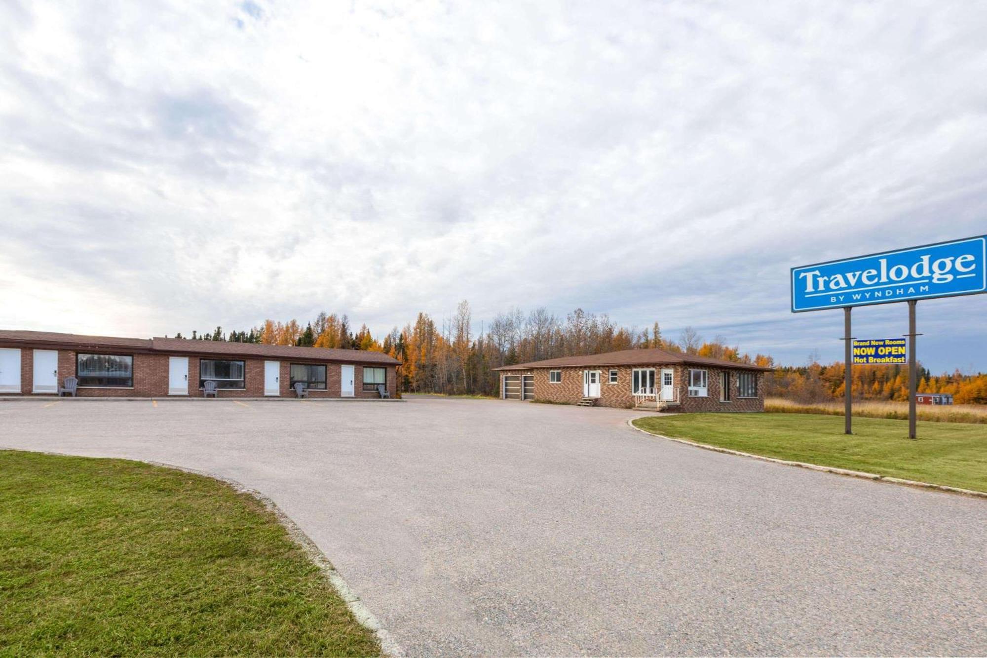 Travelodge By Wyndham Cochrane Esterno foto
